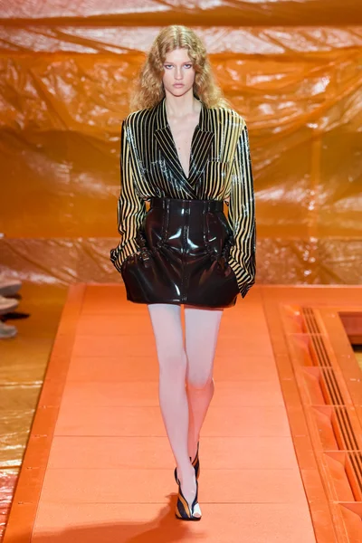 Look 24